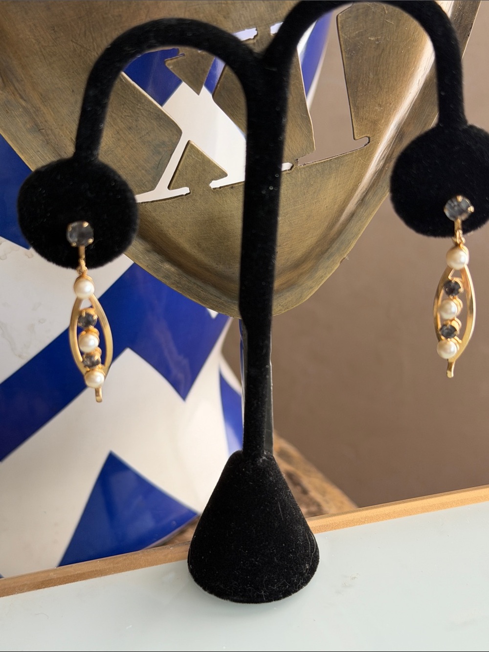 Screw back gold tone white pearl and light blue stones vintage